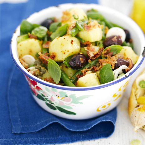 Kaprikset ja vihreät pavut ovat italialaisen perunasalaatin juju. KUVA Sami Repo