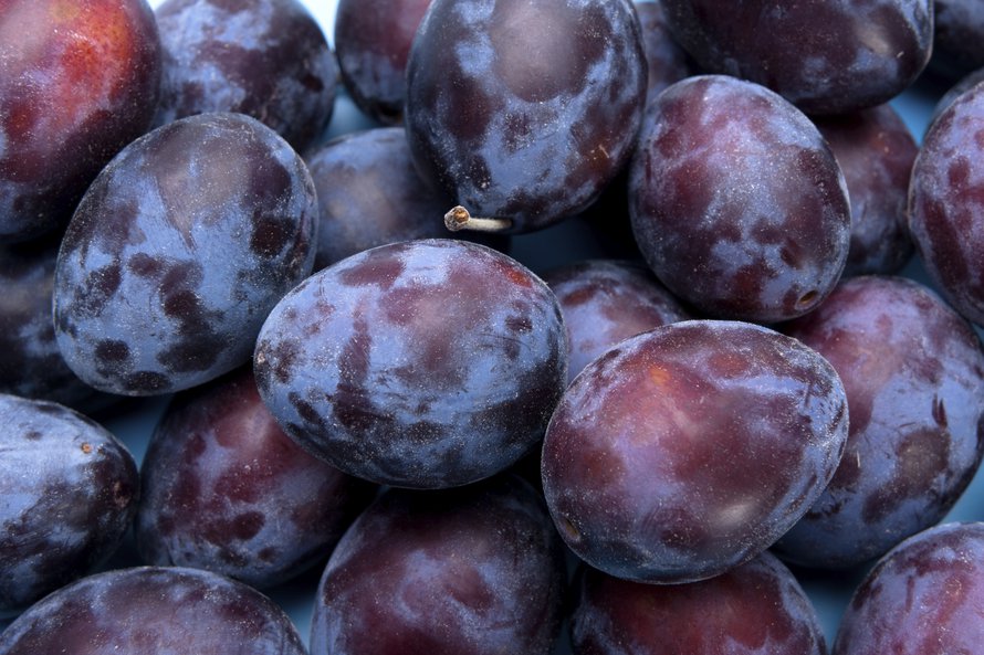 Luumu maistuu muutenkin kuin puusta poimittuna. Kuva: <span class="photographer">Istockphoto.</span>