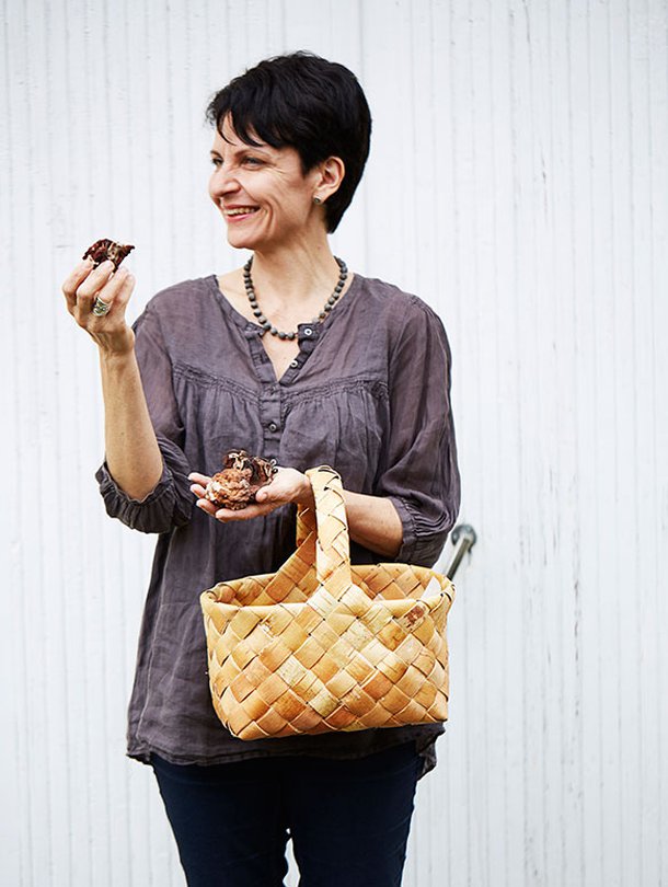 Kun lumi sulaa pois, Chrissen vihersaalistusvaistot heräävät. Kuva: <span class="photographer">Anna Huovinen.</span>