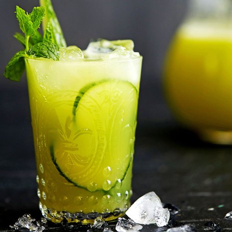 Lasillinen virkistystä maistuu kesällä. Kuva: Panu Pälviä