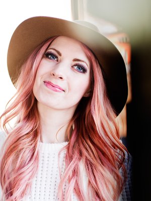 Jennie Storbacka rakastaa makeaa. Kuva: <span class="photographer">Päivi Anita Ristell</span>