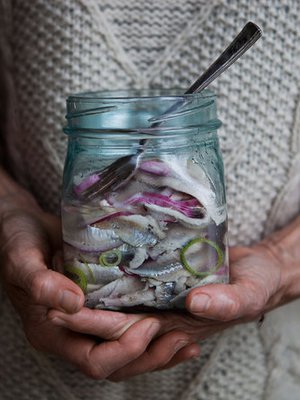 Marinoidut silakat on kalaruokien klassikko. Linkki ohjeeseen löytyy blogista. Kuva: <span class="photographer">Sabrina Bqain / WWF.</span>