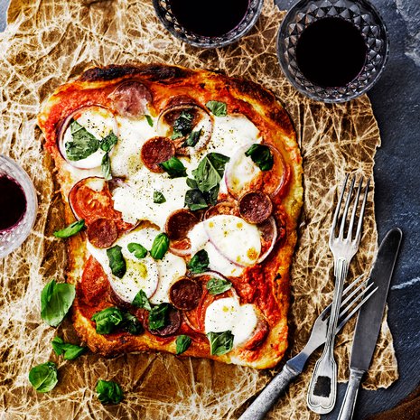 Puffipizzan parhaita puolia on myös se, että pohjataikinaa voi säilyttää pakastimessa akuutin pizzanhimon varalle. Kuva: <span class="photographer">Sami Repo.</span>