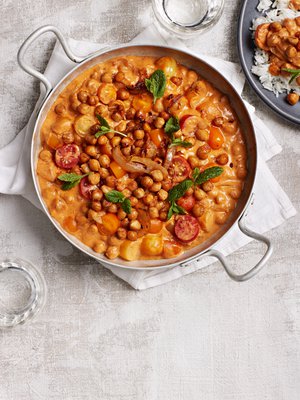  Täyteläinen kikhernemuhennos vain paranee uudestaan lämmitettynä. 