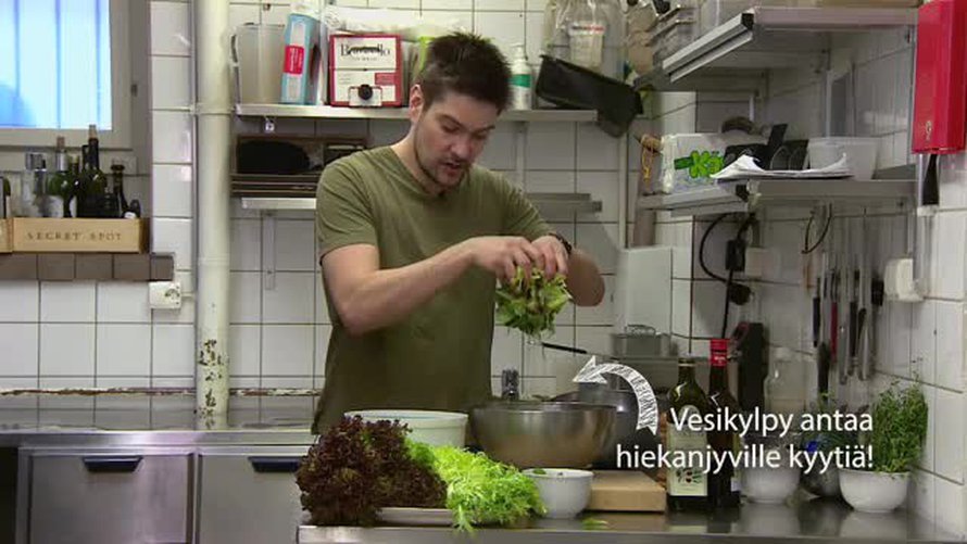 Hiekka häviää vesikylvyssä.
