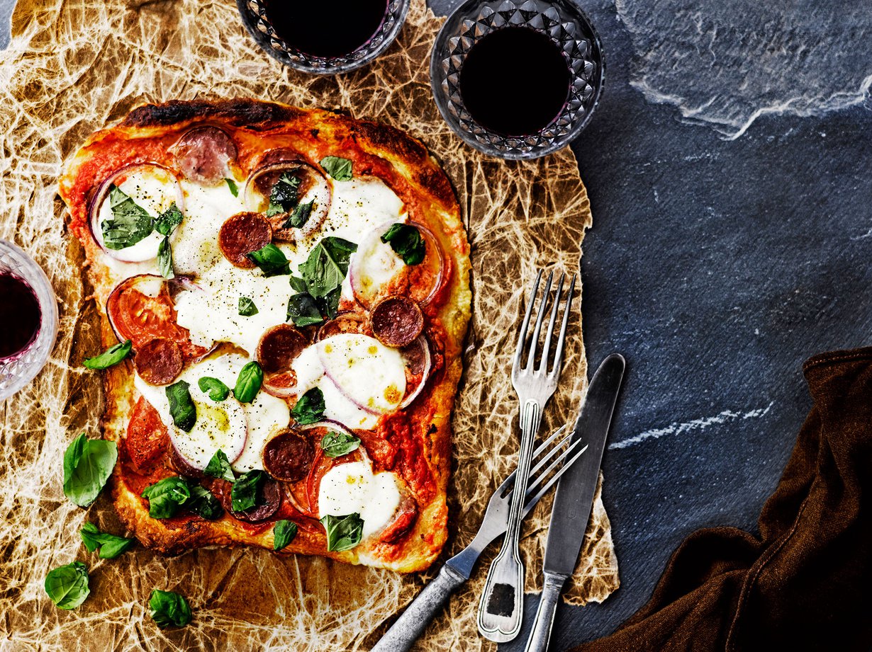 Puffipizzan parhaita puolia on myös se, että pohjataikinaa voi säilyttää pakastimessa akuutin pizzanhimon varalle. Kuva: Sami Repo.
