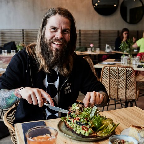 Yksi Juhani Koskisen suosikkipaikoista on kasvisravintola Hügge.