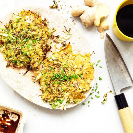 Juuri nyt parhaalta maistuva kesäkaali muuttuu maukkaaksi munakasletuksi. Kuva: Anton Sucksdorff.