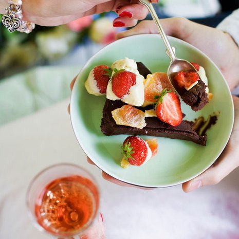 Uunittoman gluteeniton suklaakakku. 