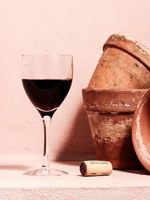 Täyteläiset ja tummasävyiset portugalilaiset viinit sopivat pääsiäispöytään.