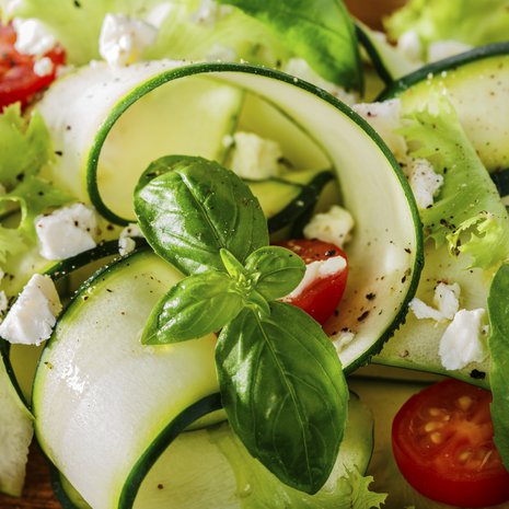 Kesäkurpitsanauhat käyvät raikkaisiin pastoihin mainiosti! Kuva: Istockphoto