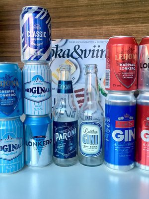 Hups! Kuvaan eksyi pari karpalolonkeroakin. Niistä lisää ensi kerralla!