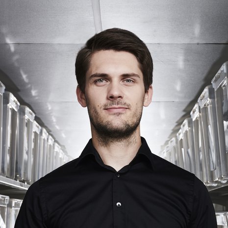 Robert Nemlander on käännyttänyt vegaanejakin hyönteisruuan syöjiksi.