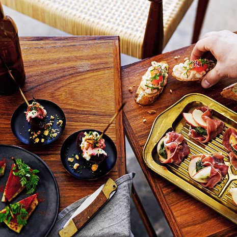 Baskilaisia suupaloja ja sormisyötäviä kutsutaan pintxoiksi. Kuva: Sami Repo