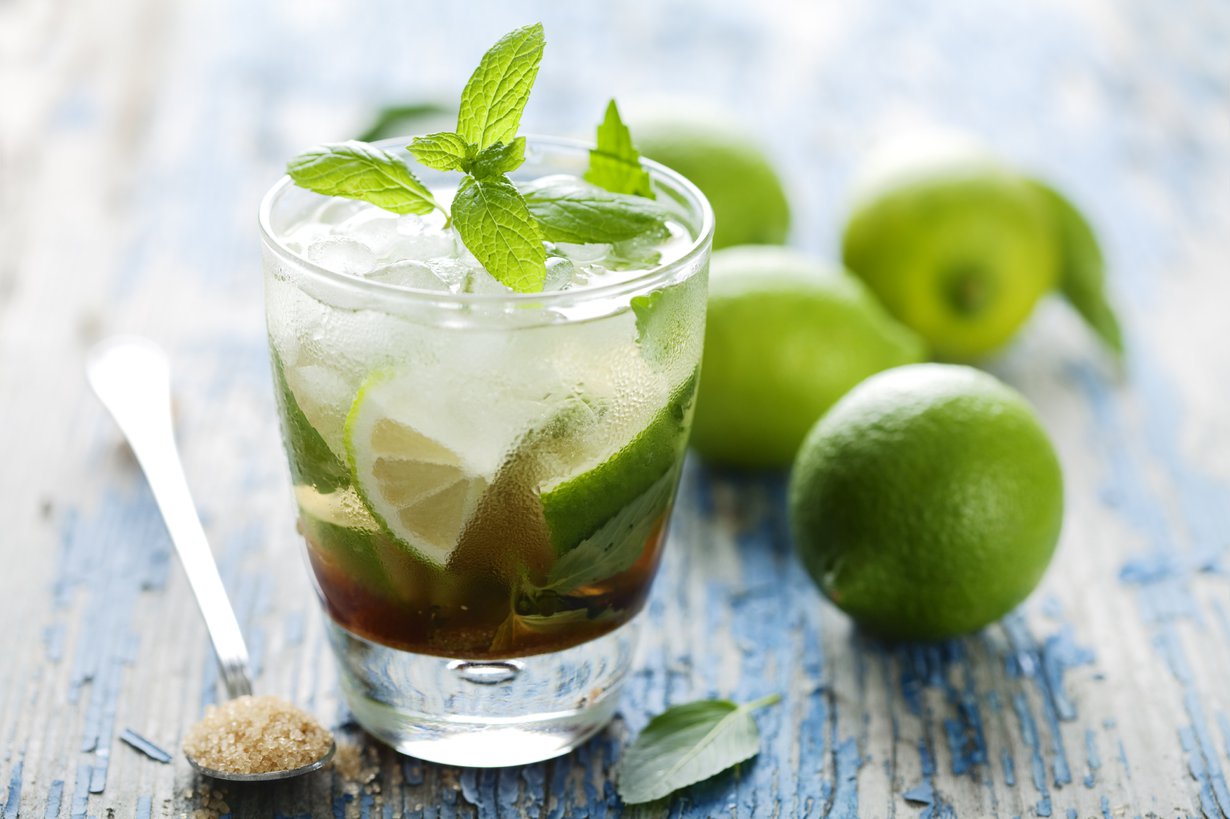 Lime, minttu ja rommi. Ah! Kuva: Istockphoto.