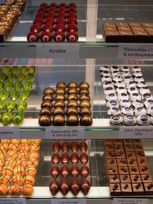 Xocolabin vitriinissä riittää valinnanvaraa makean ystävälle.