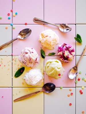 Hyvä jätski muuttuu hetkessä ihan uudeksi herkuksi. Kuvat: Sami Repo.