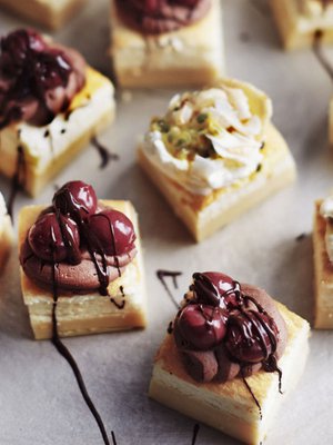 Taikapannariin tulee kummasti useampia kerroksia yhdestä takinasta. Kuva: <span class="photographer">Panu Pälviä</span>