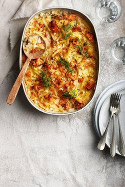 Voit kokeilla lohilaatikkoon pelkän perunan vaihtoehtona pakastepussillista, jossa on perunaa, porkkanaa, palsternakkaa ja purjoa.