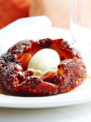 Omenainen tarte tatin. Pala taivasta jokaisessa suupalassa. Kuva: <span class="photographer">Tuomas Kolehmainen.</span>