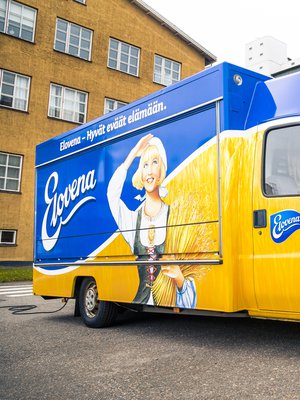 Elokuusta lähtien helsinkiläisiä  opetetaan syömään aamupuuro rekan luukusta tilattuna. Kuva: <span class="photographer">Elovena</span>