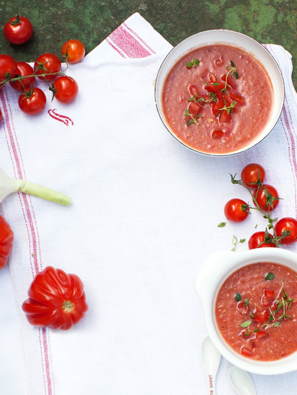 Espanjalainen gazpacho on se punaisempi kesäkeitto. Kuva: <span class="photographer">Pia Inberg.</span>