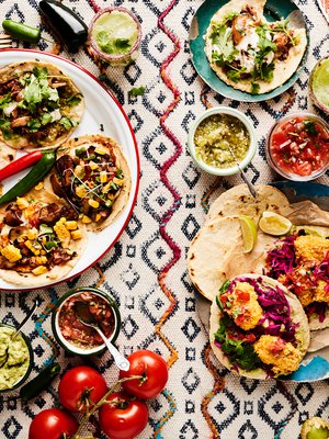 Kasvista, kalaa vai broileria? Löydät jutusta kolme vaihtoehtoa tacojen täytteeksi.