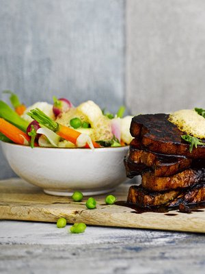 Grillattu possu maistuu humaloidun oluen kanssa. Kuva: <span class="photographer">Sami Repo.</span>