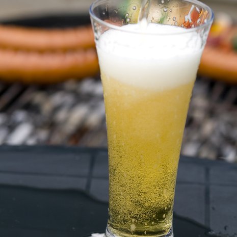 Grilli ja olut ne yhteen sopii. Kuva: <span class="photographer">iStock</span>